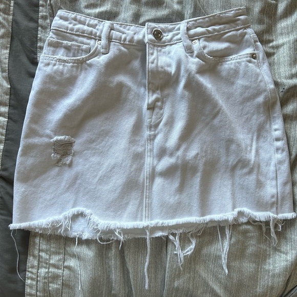 ALLSAINTS Woman’s Small White Ripped Denim Mini Skirt - Picture 9 of 9